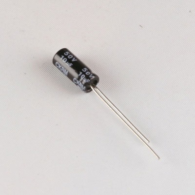 [RAW] 1 x Aluminum Electrolytic Capacitor 10uF 50V 5x11mm Radial Illinois